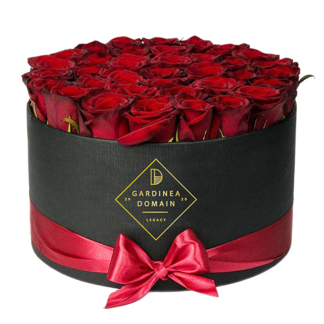 Aranjament floral Gardinea Domain, 25 trandafiri rosii, hand made, cutie neagra