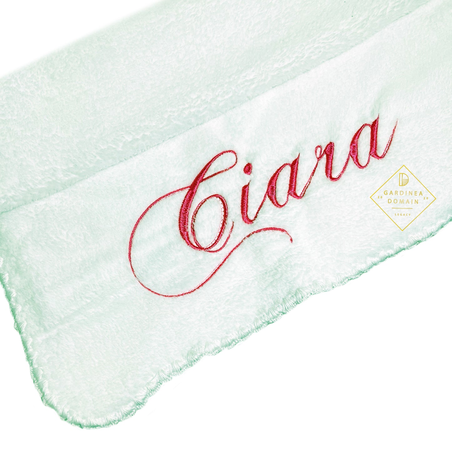 Set elegant trusou botez Gardinea Domain® 11 piese, cutie trusou din catifea cu mesajul "Azi m-am botezat!" si lumanare, decor dantela Alb