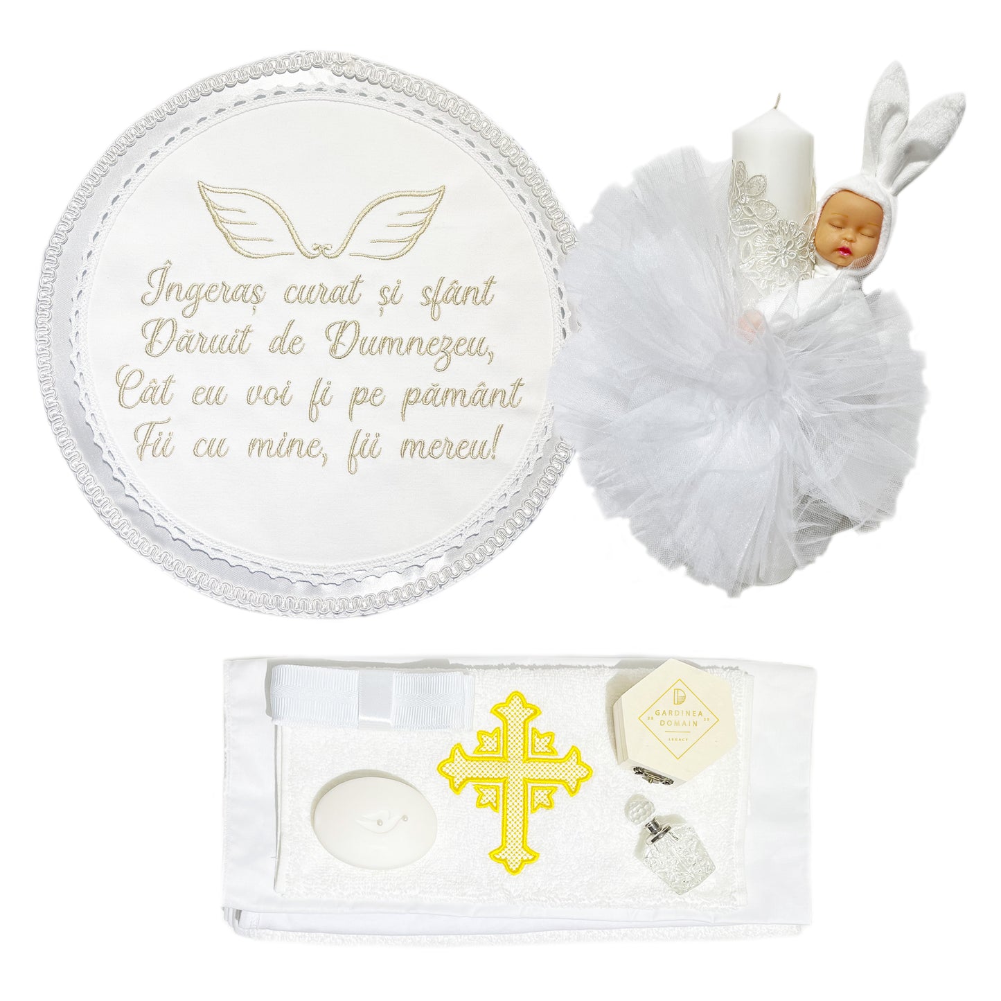 Set elegant trusou botez Gardinea Domain® 10 piese, cutie trusou satin brodat cu mesaj si lumanare personalizata cu iepuras, decor dantela Alb Ivoire