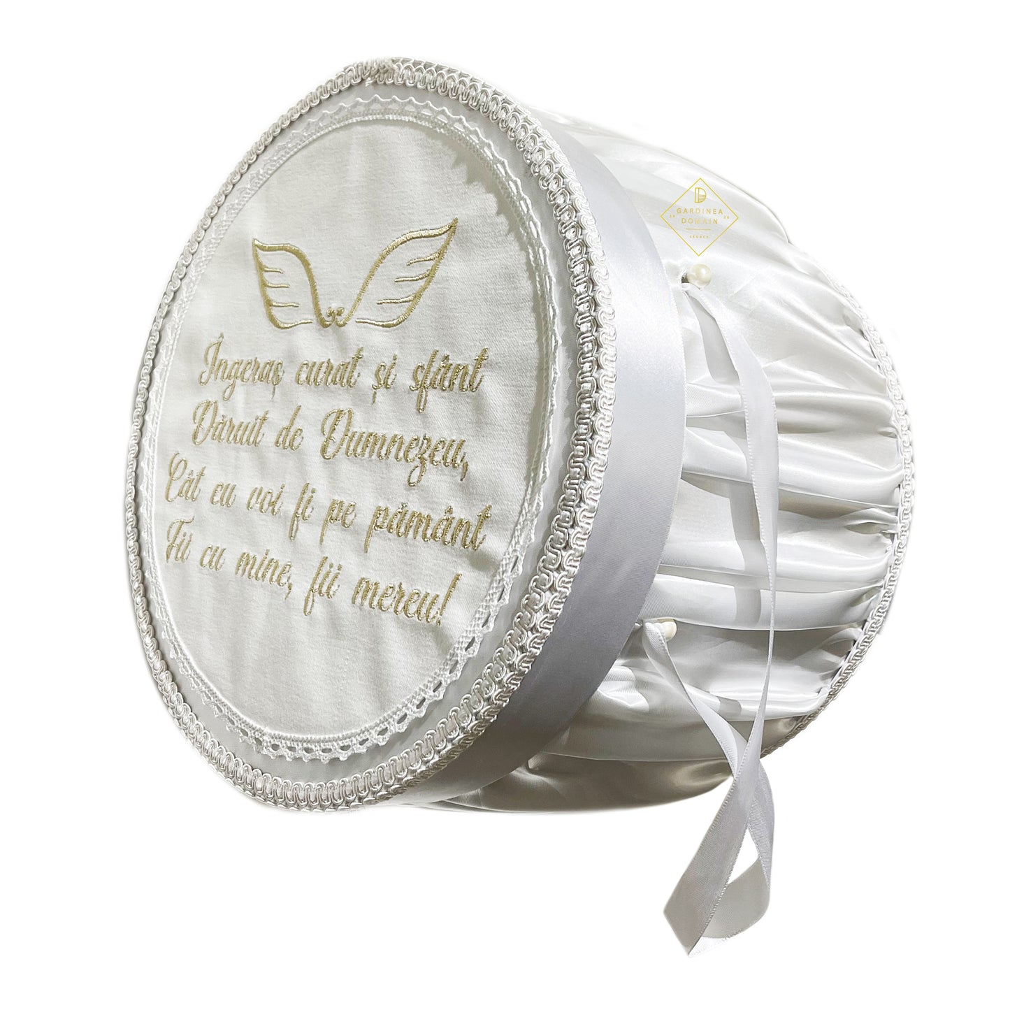 Trusou elegant botez Gardinea Domain® 9 piese, cutie din satin, capac brodat cu mesaj personalizat, decor dantela Alb Ivoire