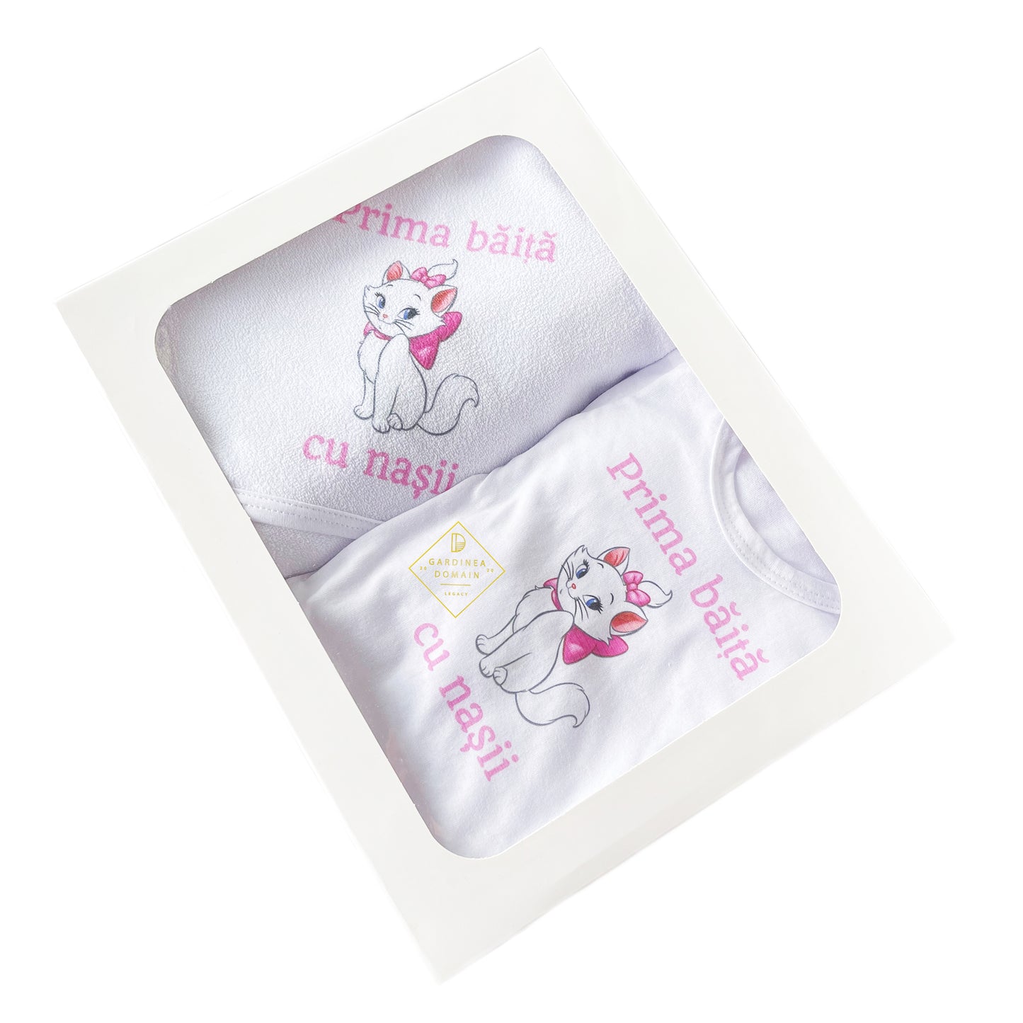 Set prima baita dupa botez Pisicuta aristocrata Gardinea Domain®, 3 piese, in cutie, bumbac 100%, "Prima baita cu nasii" roz