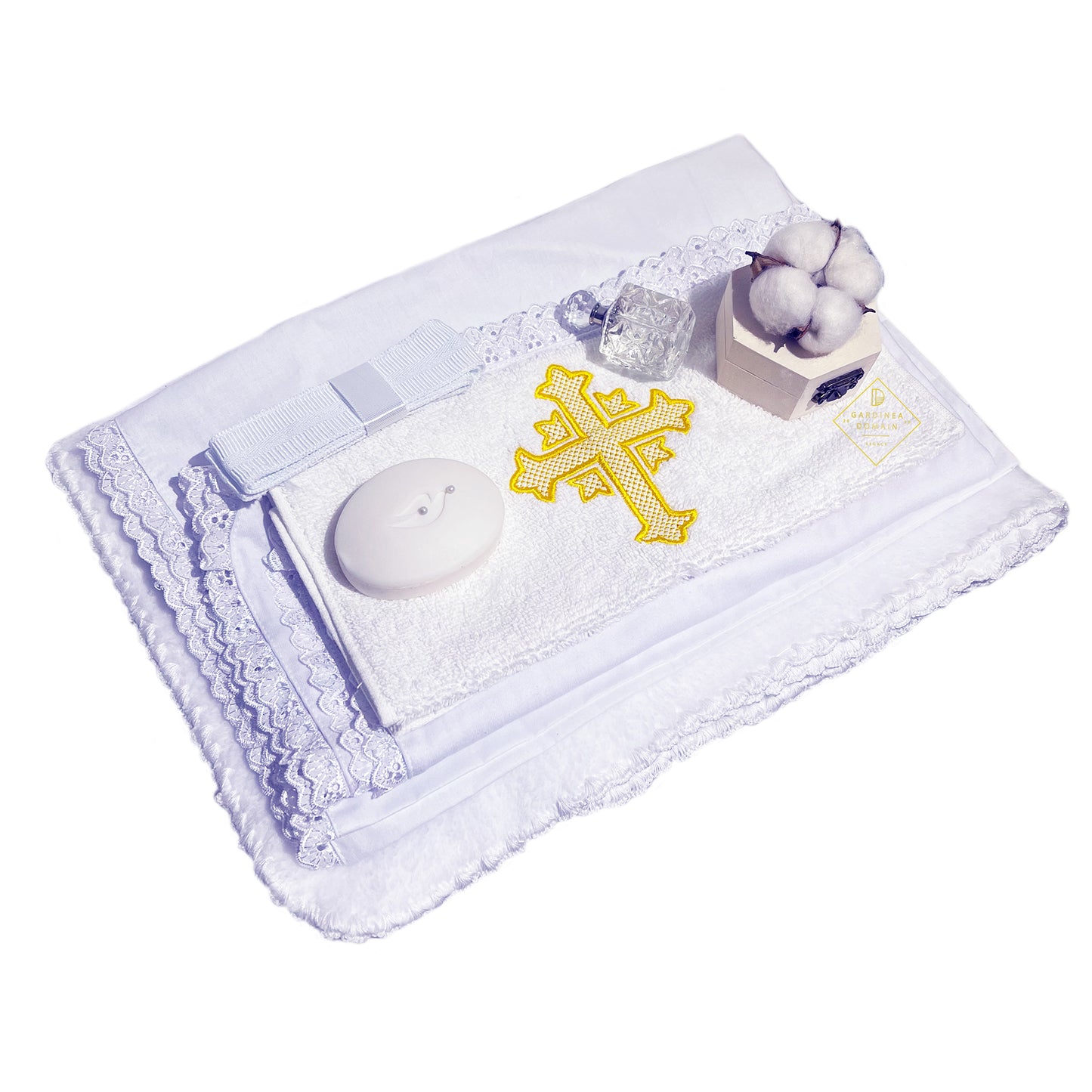 Set elegant trusou botez Gardinea Domain® 11 piese, cutie trusou din catifea cu mesajul "Azi m-am botezat!" si lumanare, decor dantela Roz