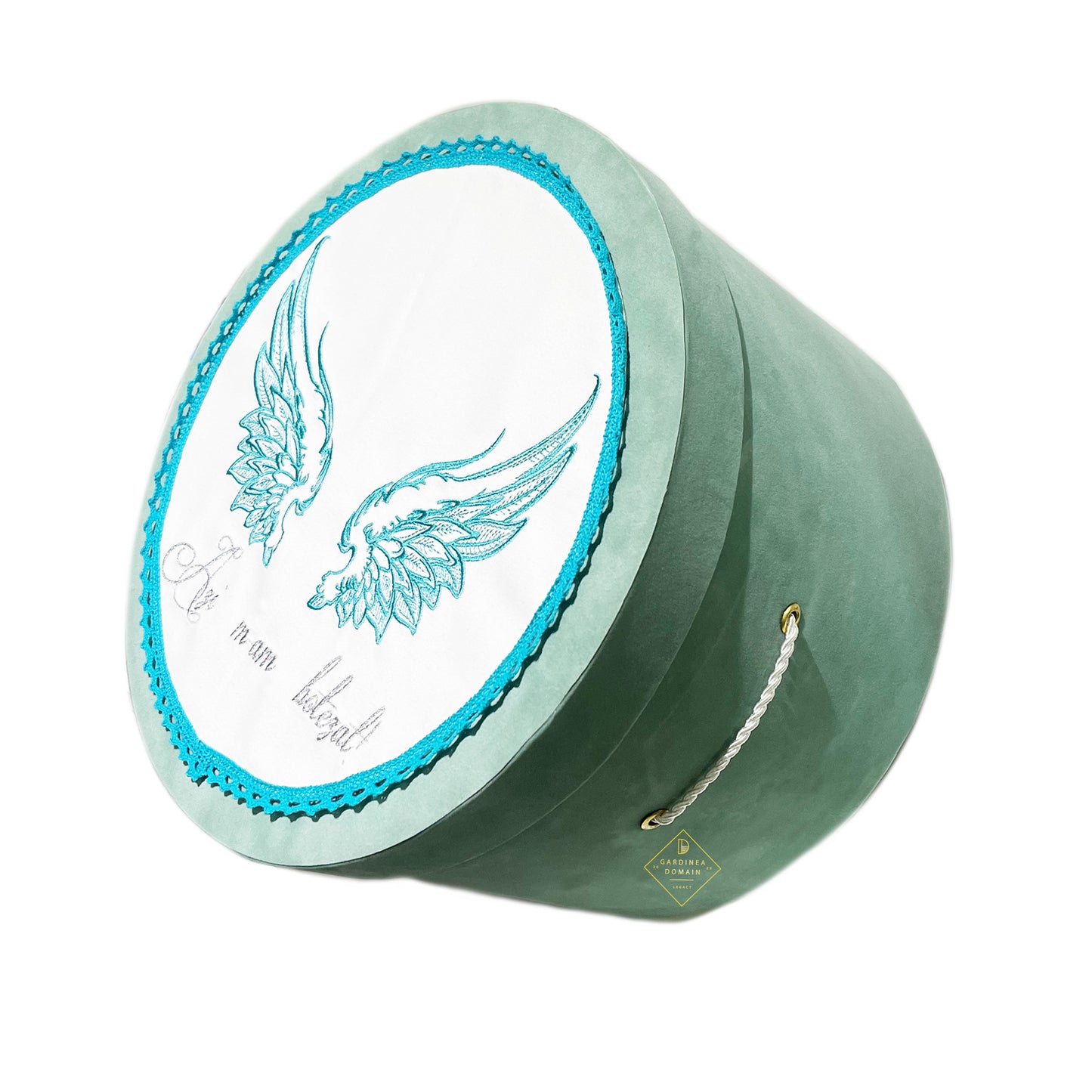 Set elegant trusou botez Gardinea Domain® 11 piese, cutie trusou din catifea cu mesajul "Azi m-am botezat!" si lumanare, decor dantela Turquoise