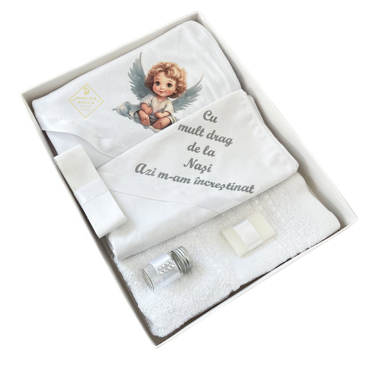 Trusou ingeras realist botez Gardinea Domain® 6 piese, in cutie, bumbac 100%, cu mesajul "Cu mult drag de la nasi, Azi m-am increstinat", alb