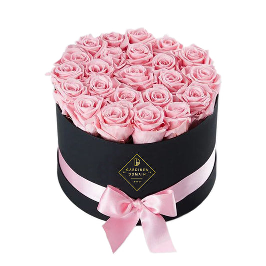 Aranjament floral Gardinea Domain® 25 trandafiri roz in cutie neagra cadou