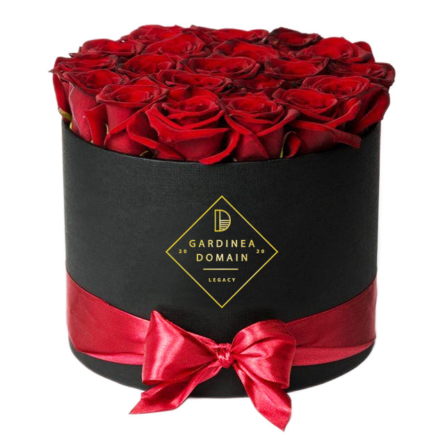 Aranjament floral Gardinea Domain® 21 trandafiri rosii hand-made in cutie neagra cadou