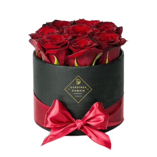 Aranjament floral Gardinea Domain® 9 trandafiri rosii hand-made in cutie neagra cadou