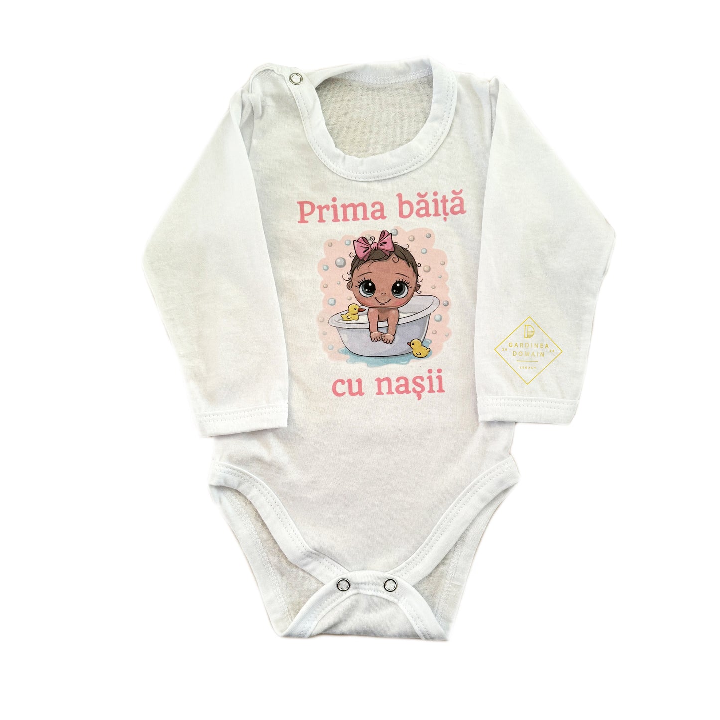 Set prima baita dupa botez fetita bebelus Gardinea Domain® 3 piese, in cutie cadou, bumbac 100% personalizat cu mesajul "Prima baita cu nasii", roz