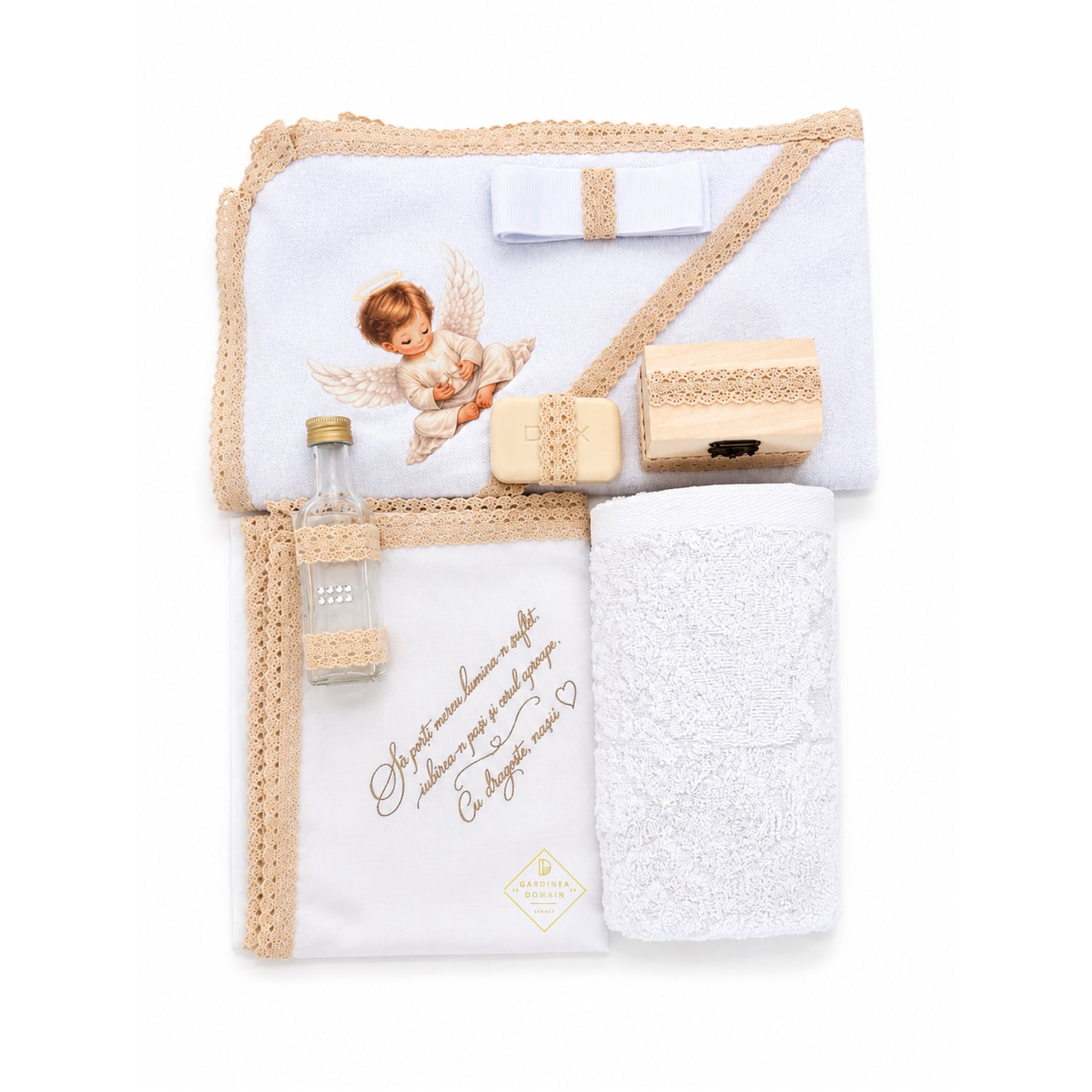 Set trusou botez din bumbac 100% Gardinea Domain® 9 piese, baietel cu lumina in cutie cadou cu lumanare, decor dantela Crem