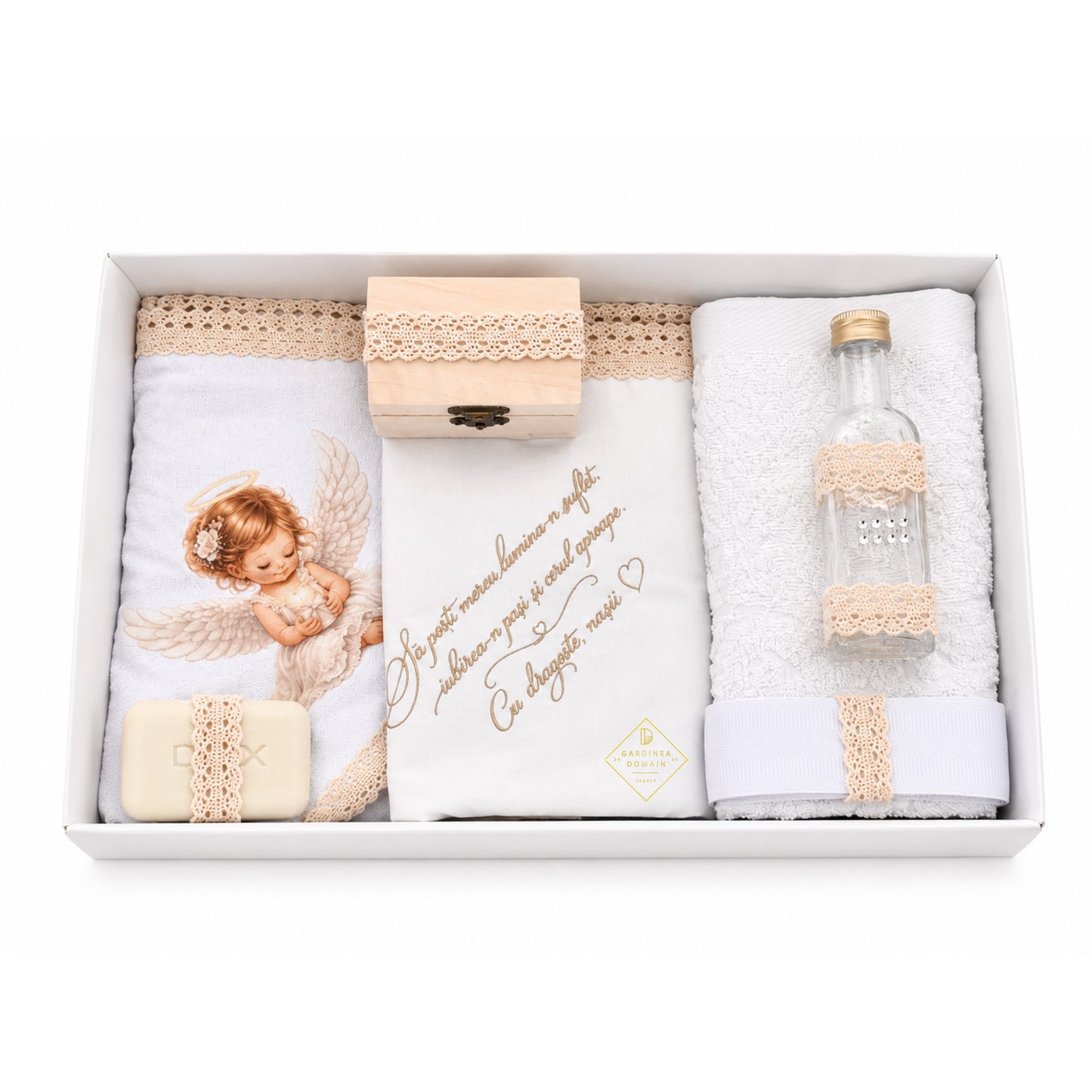 Set trusou botez din bumbac 100% Gardinea Domain® 9 piese, fetita cu lumina in cutie cadou cu lumanare, decor dantela Alb