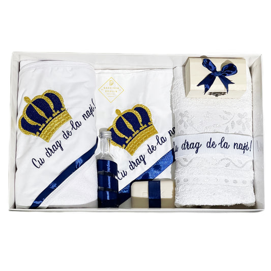 Trusou regal botez Gardinea Domain® 8 piese, in cutie cadou, bumbac 100%, personalizat brodat cu mesajul "Cu drag de la nasi!", albastru