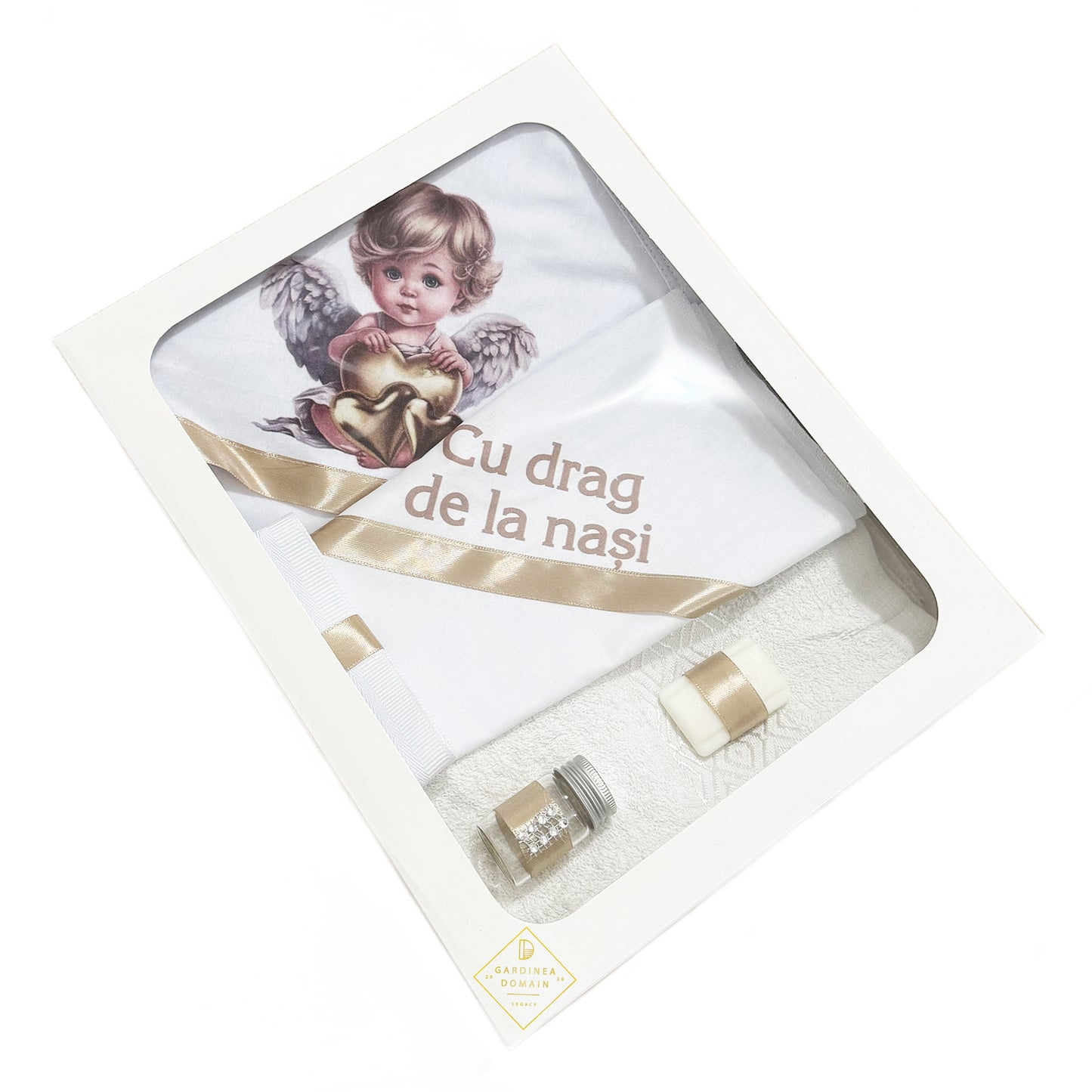Trusou ingeras realist botez Gardinea Domain® 6 piese, in cutie cadou, bumbac 100%, personalizat cu mesajul "Cu drag de la nasi!", crem